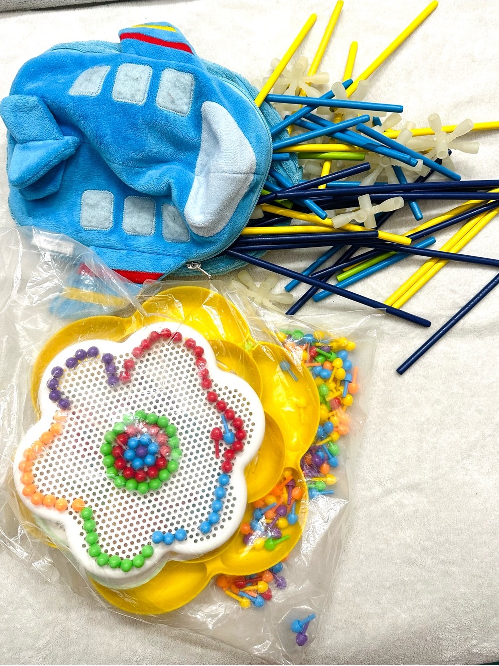 Kids Bead Craft Kit Assorted Beads w/ Flower Bead Board, Design Pieces & Rods